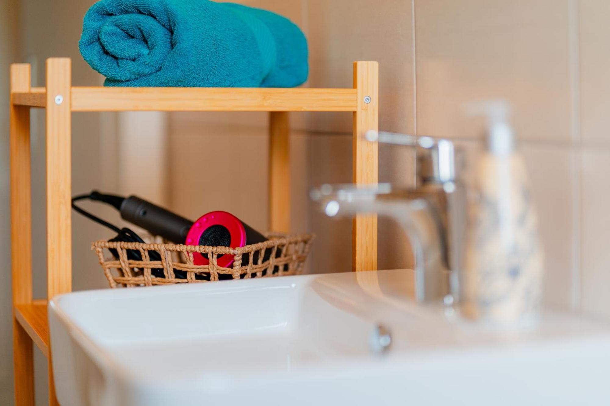 Zentrale Wohlfuehlwohnung - Ideal Fuer Ihren Urlaub Oder Die Geschaeftsreise Magdeburg Bagian luar foto